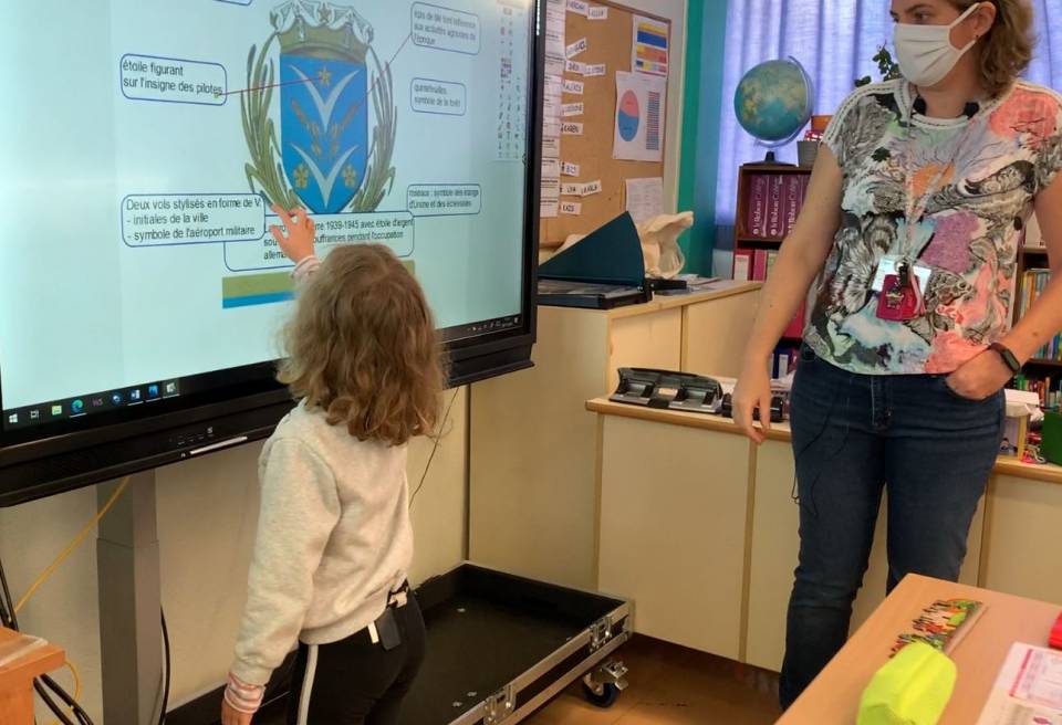 Innovation dans les écoles : les Ecrans Numériques Interactifs