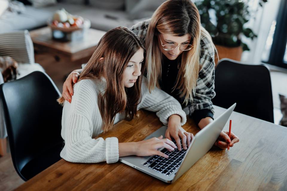 L'école à la maison : des outils pédagogiques en accès gratuit sur la médiathèque numérique