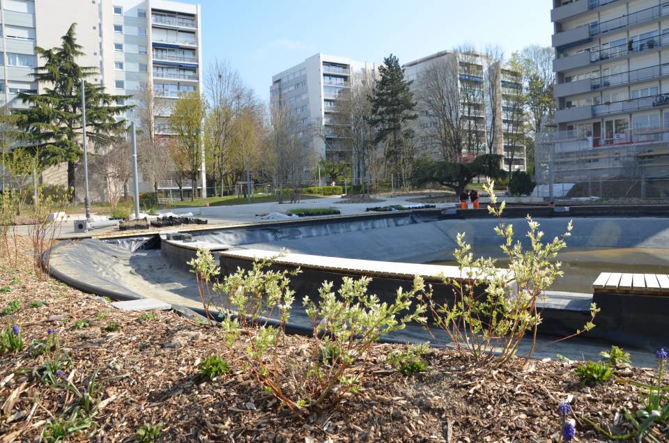 Bassin Louvois : test d'étanchéité avant la mise en eau