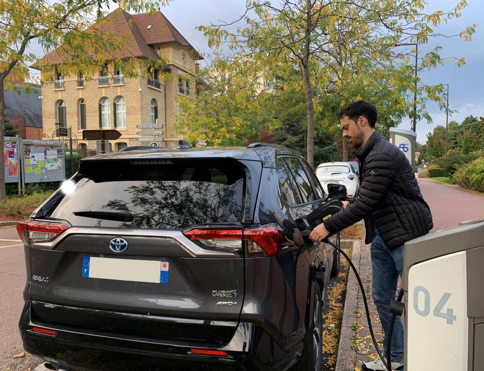 Voiture électrique :  les bornes de recharge de la Ville