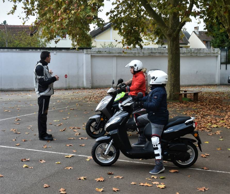 Permis deux-roues à prix réduit pour les jeunes véliziens