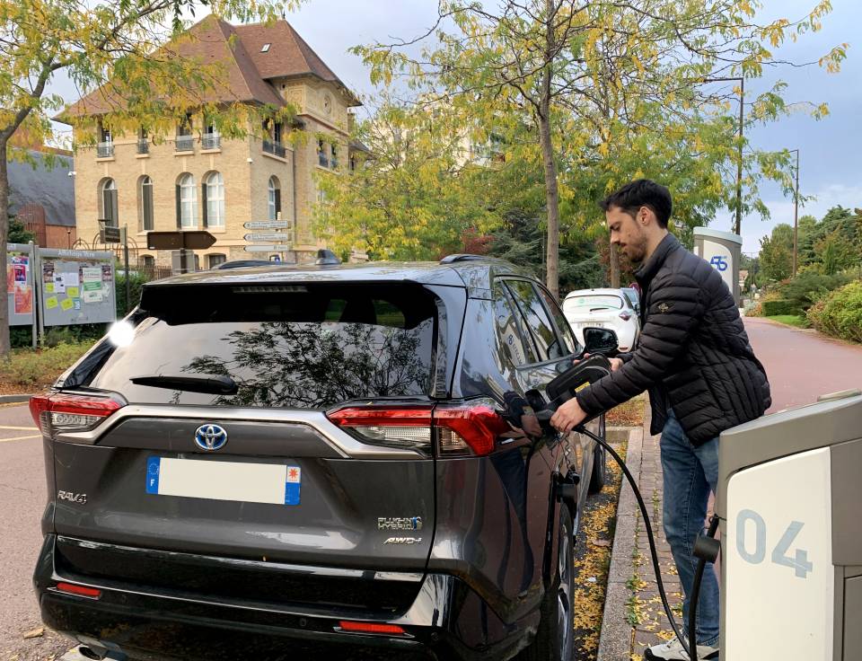 Recharge électrique : Véliziens, demandez votre carte Vel'Easy !