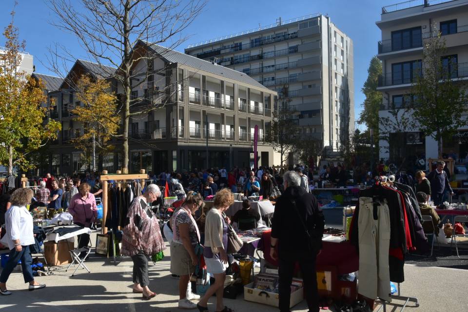 Vide-grenier Louvois / Le Village