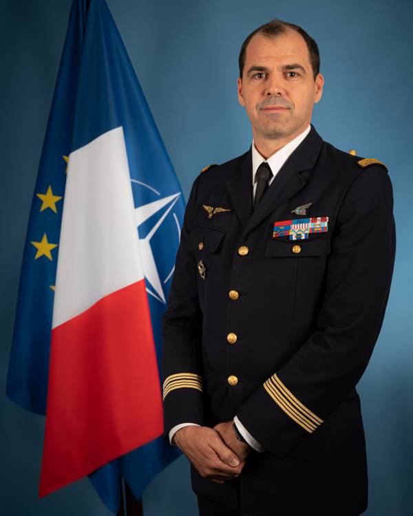 Colonel Pierre Cornetto, Commandant de la base aérienne 107 "sous lieutenant Dorme"
