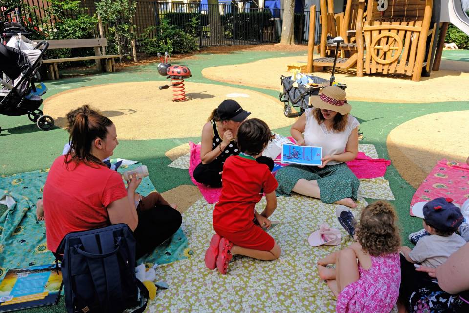 Lectures au parc du Babillard (quartier Louvois)