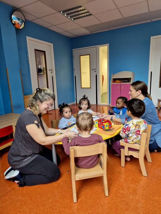 Crèches : l’expérience au coeur de l’éveil des tout-petits avec Vély'mersif